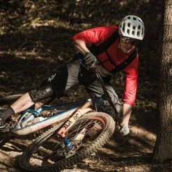 POC VPD System Lite Knee 9 POC VPD System Lite Knee -cykelaffär VPD SYSTEM LITE KNEE Uranium Black 4 8d0d1372 853b 43dd b687 b0d1d19da731 scaled